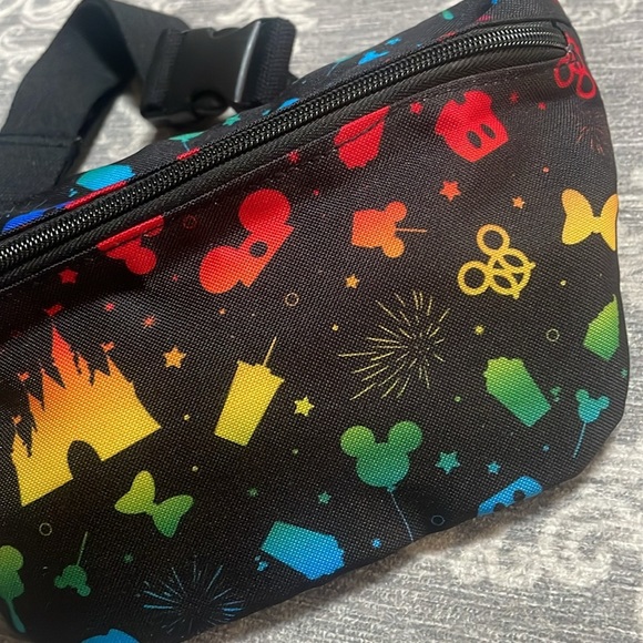 NWOT- 🌈 Disney Theme Parks Fanny Pack/ Shoulder Bag - Picture 3 of 16